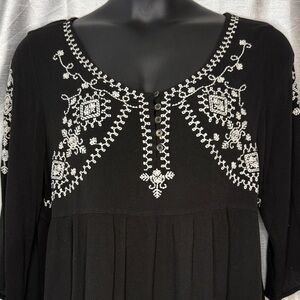 Maurices Embroidered 1/4 Button 3/4 Sleeve Black Peplum Crinkle Blouse Womens XL